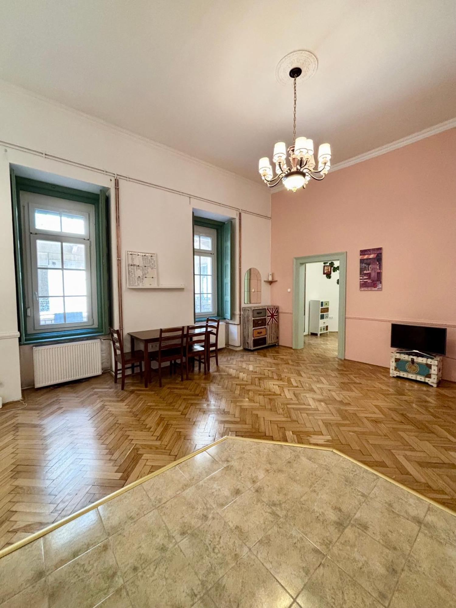 Orza Budapešť